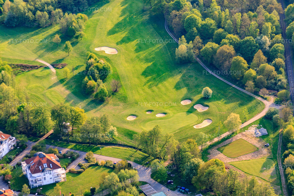 Aerial view: Ponds and greens at the Baden-Baden Golf Club Soufflenheim in Soufflenheim in the state Bas-Rhin, France. – Photo: IMG_39493.jpg taken on 04/14/2011 by Werner Riehm/FLY-FOTO.com – Resolution of the original: 4752 x 3168 px