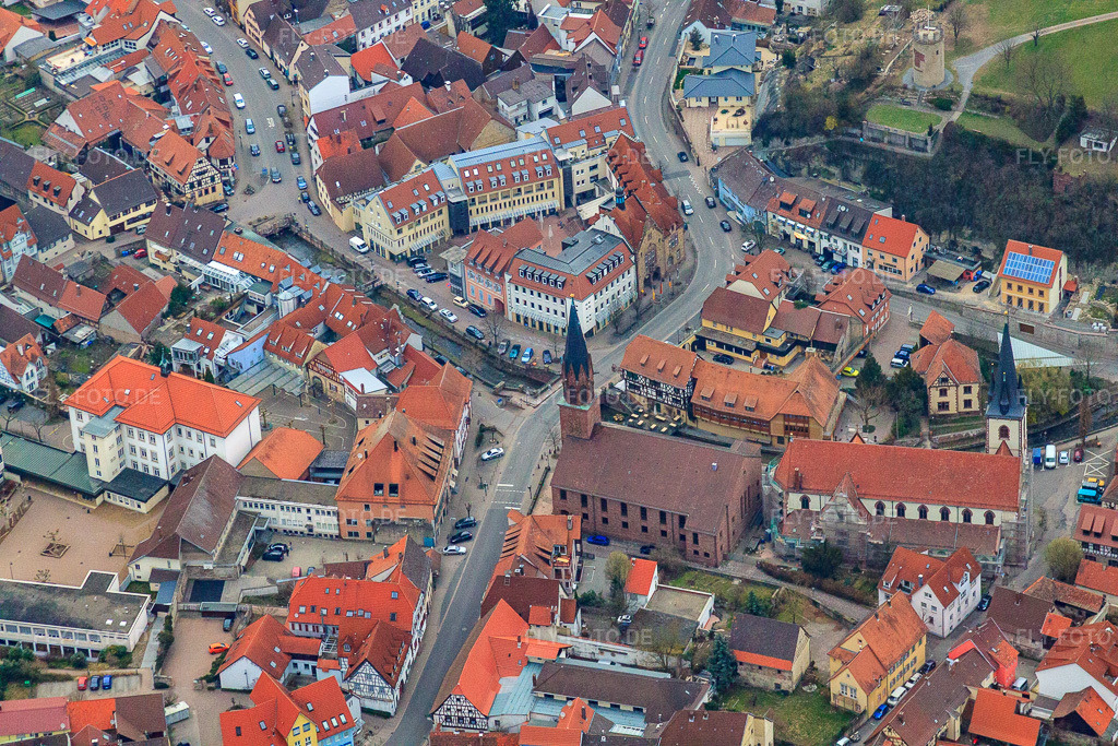 Luftbild: Bahnhofstraße und Marktplatz am Walzbach in Weingarten im Bundesland Baden-Württemberg in Deutschland. Foto: IMG_38305.jpg vom 12.03.2011 durch Werner Riehm/FLY-FOTO.de