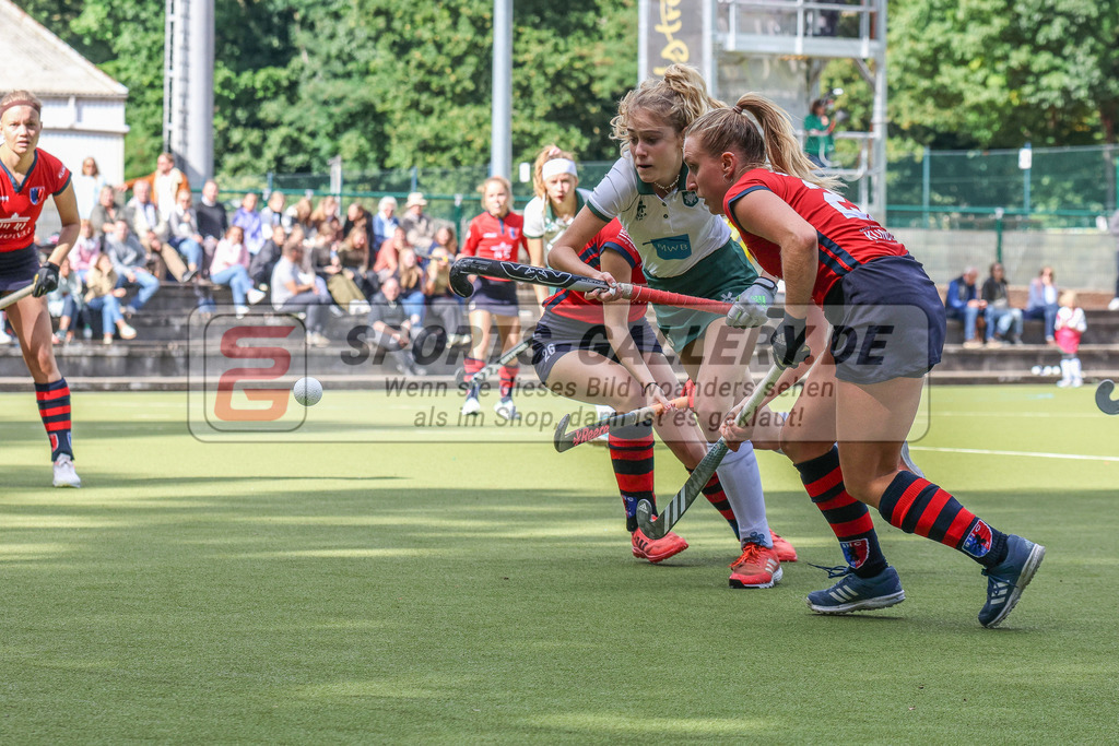 MJ_2022-09-25_HTCU-BHC-40 | Nika Hansen (Uhlenhorst Mülheim #15) &amp; Benedetta Wenzel (Berliner HC #21), Uhlenhorst Mülheim - Berliner HC am 25.9.2022 im Waldstadion, Mülheim a. d. Ruhr