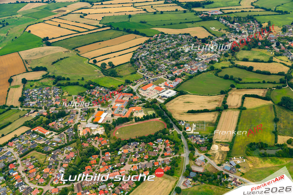 Das Luftbild der Stadt Sandesneben wurde 2022 vom Flugzeug heraus erstellt (keine Drohnen-Aufnahmen) Aufnahmehöhe ca.450 Meter- hohe Bildauflösung und Druck-Qualität. Garantiert!