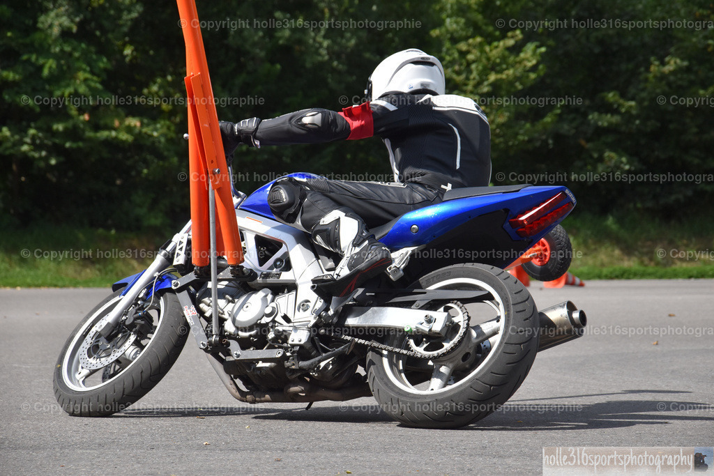 DSC_0758 | Sportfotografie , Motorsport, Motoross, Reitsport, Mointainbike, Enduro,
Landschaft , Outdoor, Eventfotografie, Landschaft, Bilder online bestellen - Realisiert mit Pictrs.com