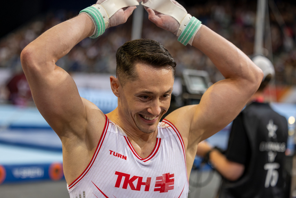DM Finals 2026; Gerätfinals Männer Reck | DM Finals 2026; Gerätfinals Männer Reck***Andreas Toba freut sich über seine tolle, aber nicht ganz fehlerfreie Flugshow am Reck - Realisiert mit Pictrs.com