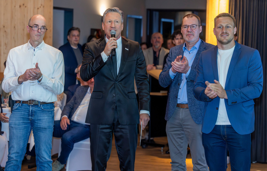 top-top.de 260306-075 | Foto, Video, Fotografie, Videografie, Fotobox, DJ, Discjockey, Musik, Musikbox, Veranstaltung, Photobooth, Amazon, Ebay, Buchtipp, Bestseller, Autor, Verlag, Buch, Wesel, Hamminkeln, NRW, Dinslaken, Rees, Drohne, Hochzeit, Party, Fotobox, Wesel, Fotograf