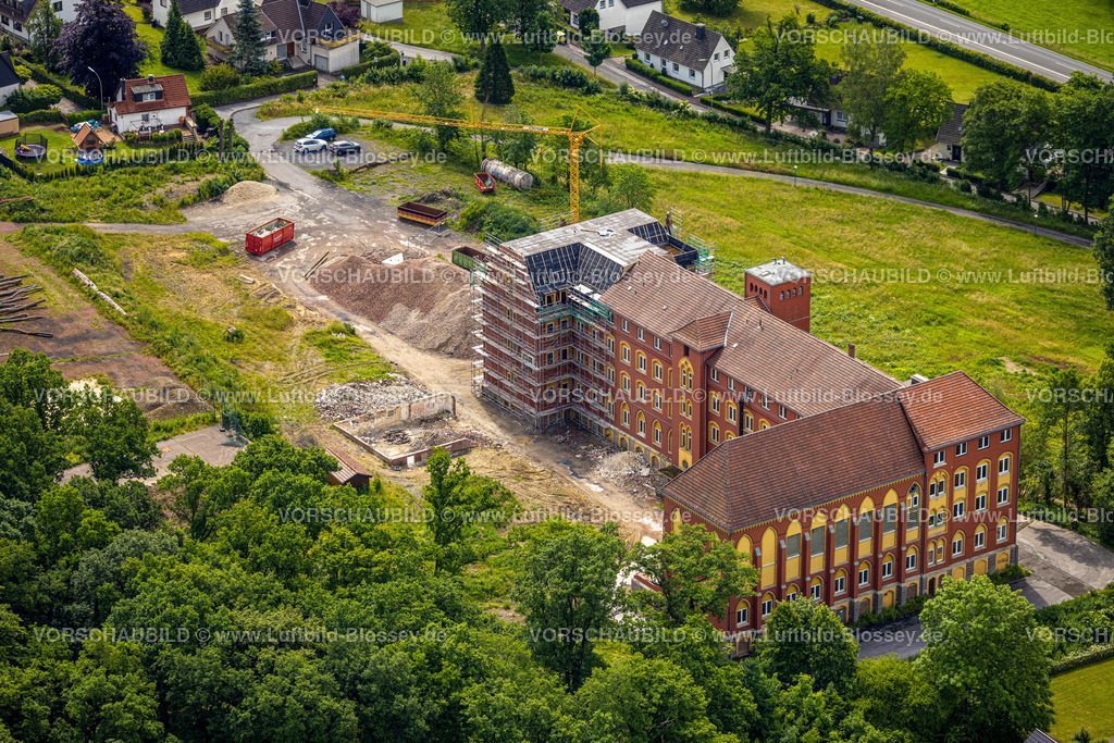 Arnsberg220601122 | Luftbild, Ehemaliges Kloster Oeventrop und frühere Salus-Klinik mit Neubau nach Dachstuhlbrand, Oeventrop, Arnsberg, Sauerland, Nordrhein-Westfalen, Deutschland