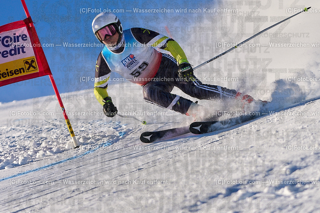 ALP4115_MASTERS-Cup_GS-A Herrn_Cuda Radek | (C)FotoLois.com, Alois Spandl. FIS Masters-Cup Wildschönau, Giant Slalom auf der Piste Schatzberg GS, Siegerehrung auf dem Dorfplatz Niederau, Sa 13. Januar 2024.