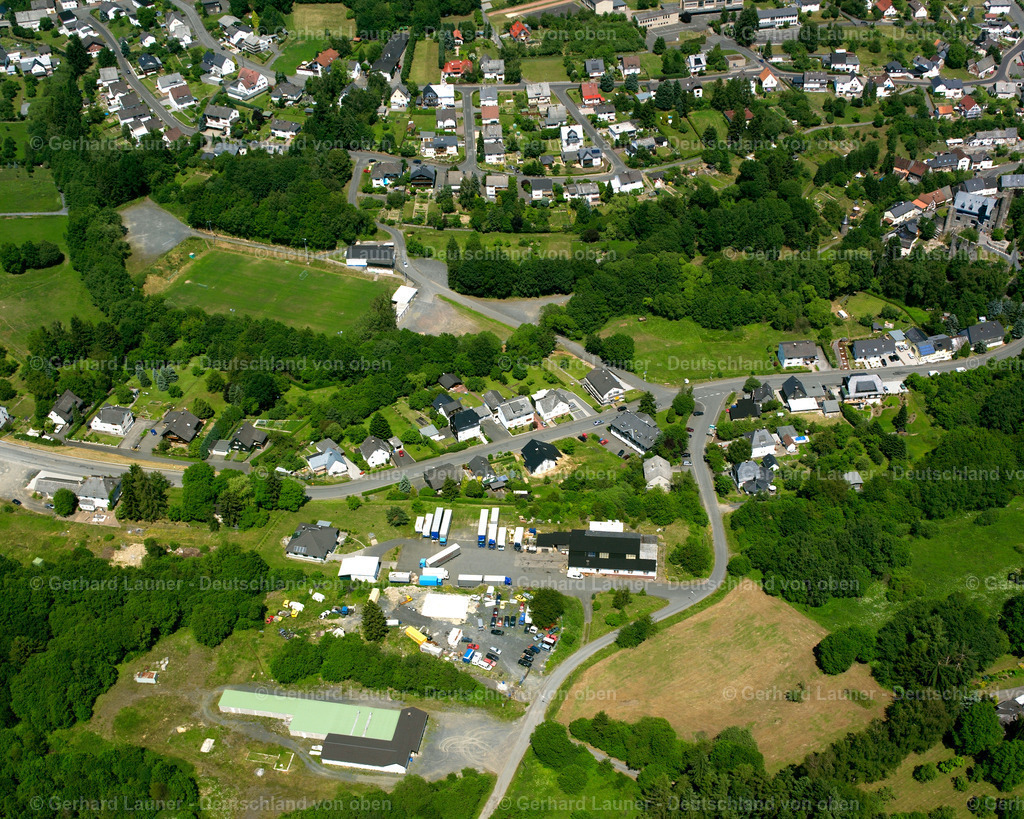 2610729 | BEILSTEIN 09.06.2006 Wohngebiet einer Einfamilienhaus- Siedlung  in Beilstein im Bundesland Hessen, Deutschland // Single-family residential area of settlement  in Beilstein in the state Hesse, Germany Foto: Gerhard Launer