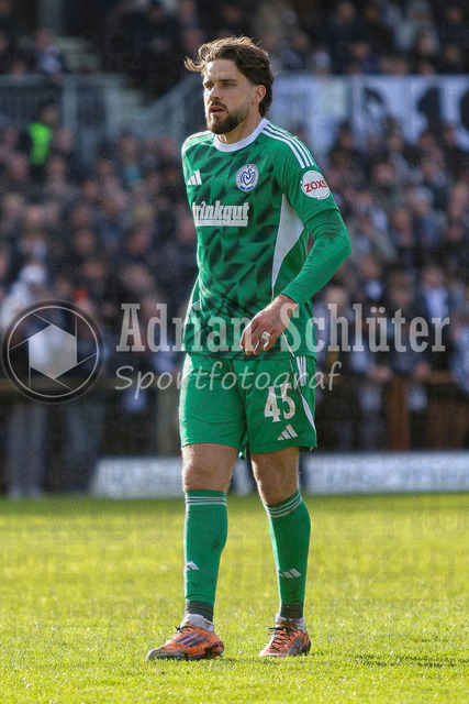 28.03.2026 GER, Fussball, Herren, Niederrhein Pokal Halbfinale, Saison 2025/2026, 1. FC Bocholt - MSV Duisburg | Lex Tyger Lobinger (MSV Duisburg) schaut 
