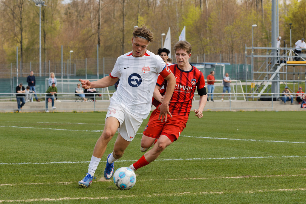 FCHOFK_260418_6-85 | 1.FC Heidenheim 1846 vs. Offenbacher Kickers, Fußball, U17, B-Junioren, NWL, U17-DFB-Nachwusliga, 2025/2026, 10. Spieltag, 18.04.2026 in Heidenheim, Walter-Birkhold-Jugendstadion (Foto: Michael Bulling) - Realisiert mit Pictrs.com