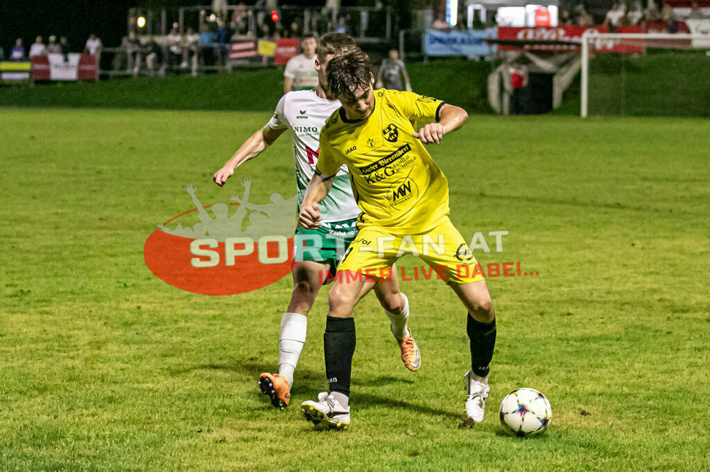 SV Feldkirchen - SC Launsdorf 2-1, Unterliga Ost | Jon Benkovic (SV Feldkirchen #19) Daniel Grilz (SC Launsdorf #19) SV Feldkirchen - SC Launsdorf 2-1 am 23.08.2023 in Feldkirchen
(Modehaus NIMO Arena), Austria, (Photo by Ernst Krawagner sport-fan.at) - Realisiert mit Pictrs.com