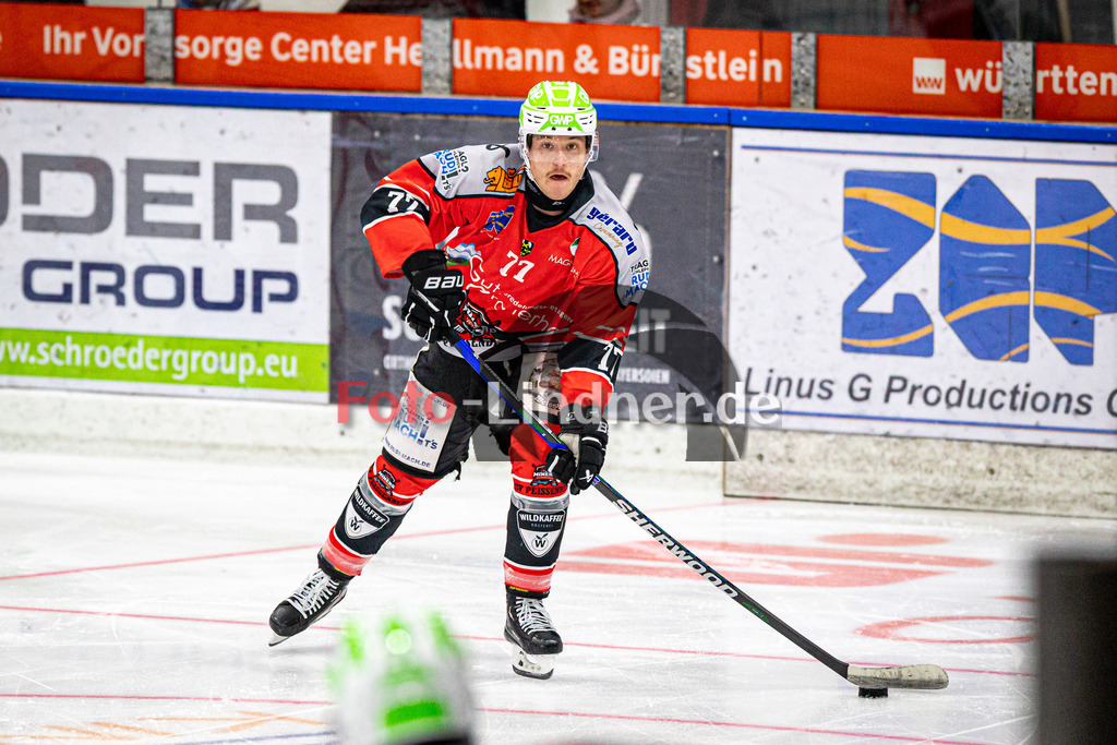 TSV Peißenberg MINERS vs ESC Kempten SHARKS | Eishockey Bayernliga Herren Vorrunde 2024/2025, TSV Peißenberg MINERS vs ESC Kempten SHARKS, 20241018,Bernhard SCHMID (MINERS 77) in Aktion, Freisteller,2024-10-18 in Peißenberg (Eisstadion)Bernhard SCHMID (MINERS 77)Copyright: WolfgangxLindner foto-lindner.de