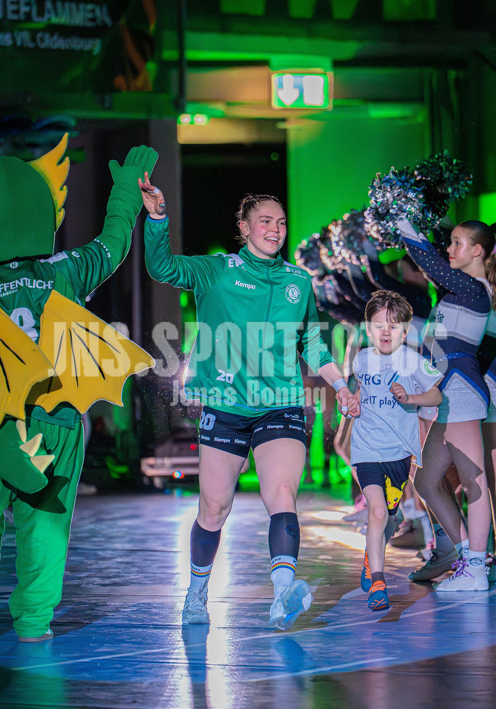 Handball I Frauen I Saison 2025-2026 I 1. HBF I 15. Spieltag I VFL Oldenburg - SV Union Halle-Neustadt 0012 | Ariane Pfundstein (20, VfL Oldenburg) - Realisiert mit Pictrs.com