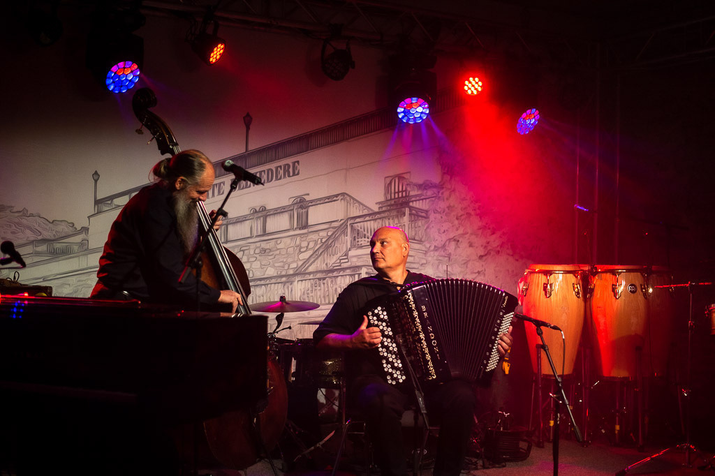 Tango meets Cuba | Tango meets Cuba mit den Klazz Brothers & Cuba Percussion im Forte Belvedere Leisnig zum Festival Hallo Leisnig 2022. - Realisiert mit Pictrs.com