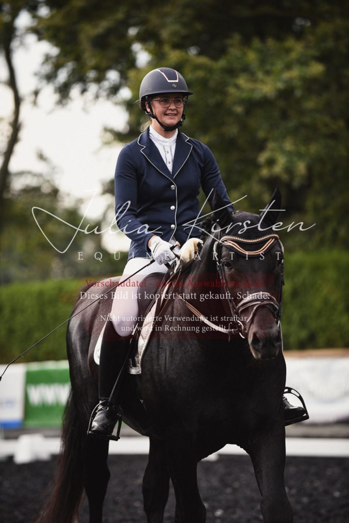 DSC_3773 | Pferde- und Turnierfotografie in Westsachsen. Pferdeportraits, Auftragszeichnungen und intuitive Kunst.