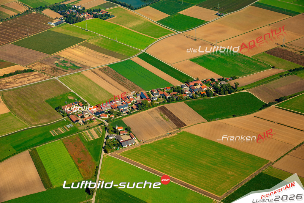 Das Luftbild zeigt : Kleinweichs Otzing - Die Luftaufnahme wurde 2023 vom UL-Flugzeug aus erstellt ( keine Drohne ) - Hochauflösende Luftaufnahme - Für grossformatige Ausdrucke geeignet. Die Geschenkidee !Mit Lizenz und Bildrechte bestellbar