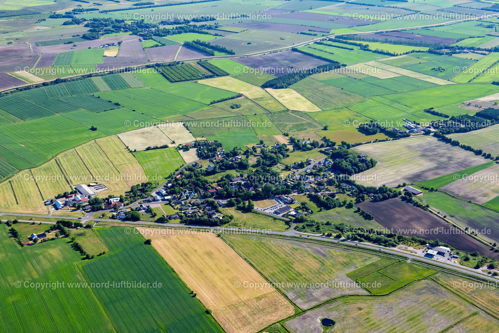Sxd_Dänemark_Tondern_ELS_7593100623 | TONDERN 10.06.2023 Ortsansicht am Rande von landwirtschaftlichen Feldern und Nutzflächen in Tondern in Region Syddanmark, Dänemark. // Village view on the edge of agricultural fields and land in Tondern in Syddanmark, Denmark. Foto: Martin Elsen
