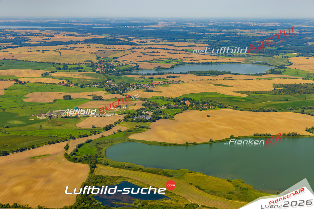 Neue Luftbildaufnahme der Stadt Kloster Tempzin - Das Luftbild wurde 2025 vom UL-Flugzeug heraus erstellt ( keine Drohnenaufnahme ) - Hochauflösende Luftaufnahme - für Wandbilder und großformatige Ausdrucke geeignet. Das besondere Geschenk!Hier alle&nbsp;Infos zur Lizenzierung der LuftaufnahmeWir fliegen auch dieses Jahr wieder in Ihre Region um Luftbilder zu erstellen.- Luftbild anfragen
