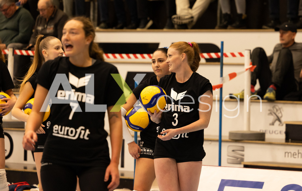 Volleyball I Frauen I Saison 2025-2026 I CEV Volleyball Challenge Cup 2026 | Women I 16th Finals I VC Kanti Schaffhausen - TJ Ostrava I 03.12.2025 | VC Kanti Schaffhausen - 3 Sydney Cole (USA) – Pass / Zuspiel - Realisiert mit Pictrs.com