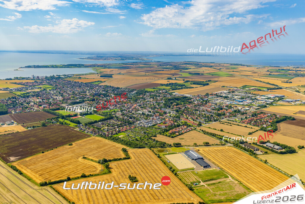 Schöne Luftaufnahme als Geschenk in Burg auf Fehmarn Fehmarn - Die Luftbildaufnahme wurde 2025 vom UL-Flugzeug heraus erstellt ( keine Drohne ) - Hochauflösende Luftaufnahme -Nicht vergleichbar mit Google Maps oder Satelittenbilder- Die Geschenkidee !Mit Lizenz und Bildrechte bestellbar