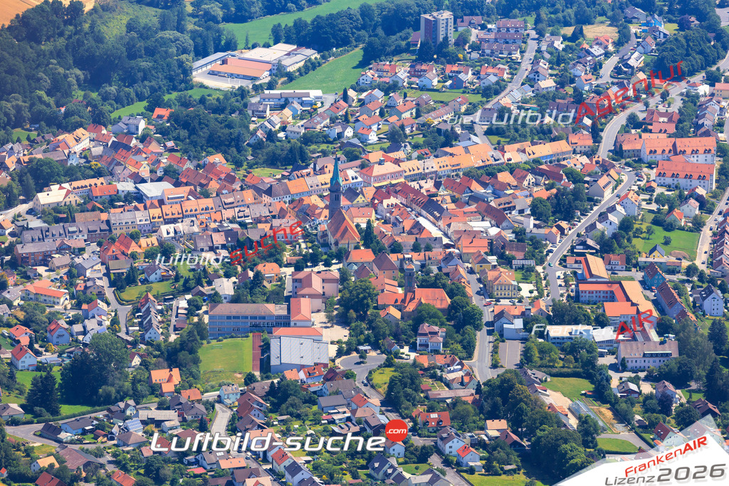 Die Luftaufnahme der Stadt Erbendorf wurde vom UL-Flugzeug heraus erstellt ( keine Drohne )- hohe Auflösung für beste Qualität