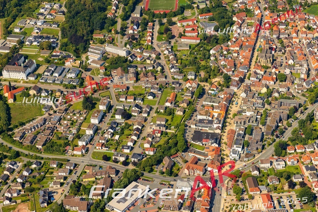 Luftbild Bad Driburg - Die Luftaufnahme wurde 2025 vom UL-Flugzeug heraus erstellt ( keine Drohne ) - Hochauflösende Luftaufnahme - für professionelle Ausdrucke geeignet. Die Geschenkidee !Hier alle&nbsp;Infos zur Lizenzierung der LuftaufnahmeWir fliegen auch dieses Jahr wieder in Ihre Region um Luftbilder zu erstellen.- Luftbild anfragen