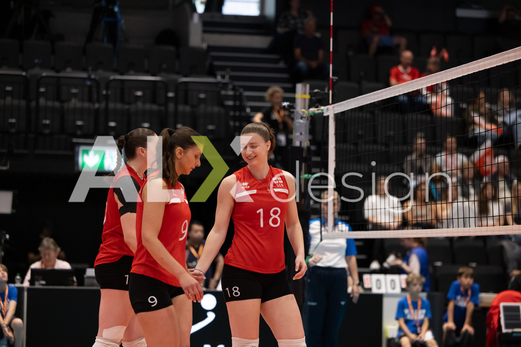 Georgia v Switzerland - CEV European League Women | KRIENS, SWITZERLAND - JUNE 12: LIZZY IRINE LOBZHANIDZE of Georgia, KETEVAN BLUASHVILI of Georgia and MELANIA KATSITADZE of Georgia during the CEV European League match between Georgia and Switzerland at Pilatus Arena on June 12, 2026 in Kriens, Switzerland. - Realisiert mit Pictrs.com