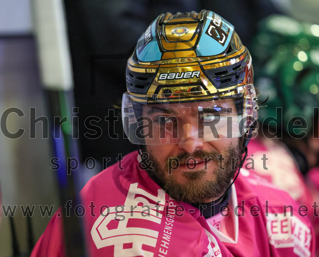 2025-10-05_118_TSV_Erding_gegen_Heilbronner_Falken | Erding, Deutschland, 05.10.2025:Eishockey, Oberliga Süd 2025 / 2026, 6. Spieltag, TSV Erding gegen Heilbronner Falken, Endergebnis: 3:1Marc Schmidpeter (Erding Gladiators, #33)Foto: Christian Riedel / fotografie-riedel.net