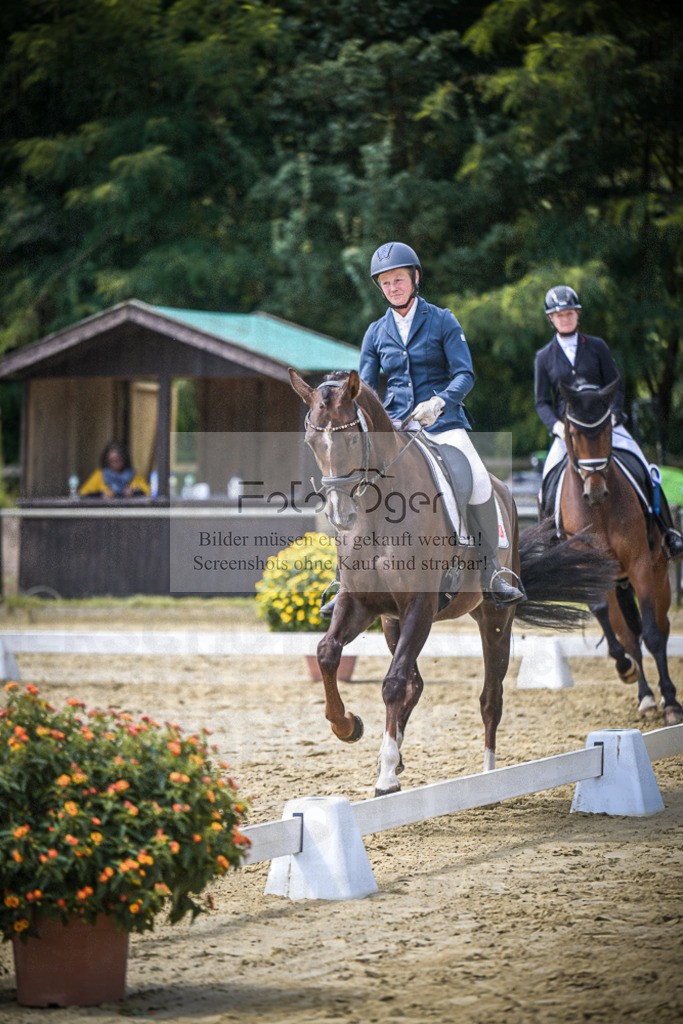 DOS_9963 | Entdecke hochwertige Reitturnierfotos von Foto Oger. Professionell, emotional und authentisch – jetzt Lieblingsmomente im Shop bestellen.Deutschlandweite Turnierfotografie. - Realisiert mit Pictrs.com