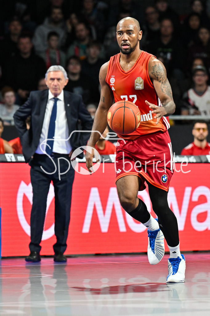 FC Bayern München - Skyliners Frankfurt | MUNICH, GERMANY - 17. FEBRUARY: am Ball Isihah MIKE (FC Bayern Basketball 22) / Einzelfoto / Freisteller während dem Spiel zwischen dem FC Bayern München und den Skyliners Frankfurt am 21. Spieltag der easyCredit BBL im BMW Park