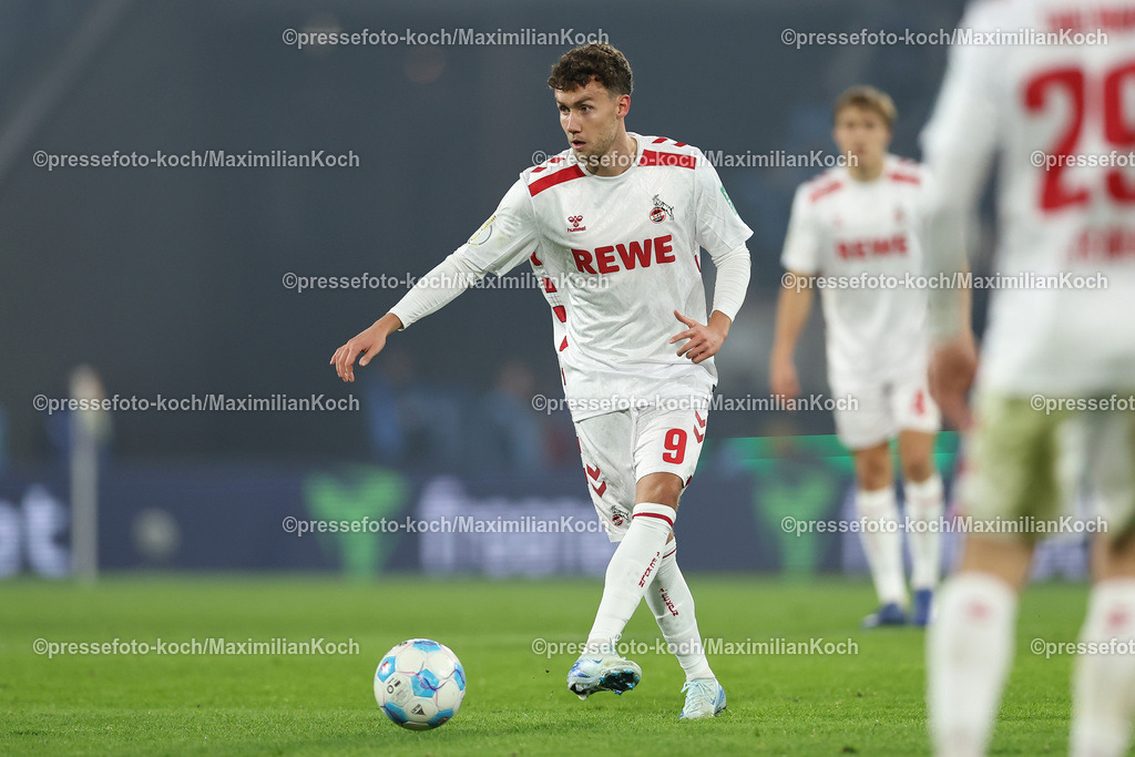 1FC04122403215 | 04.12.2024, Fußball, 1. FC Köln - Hertha BSC, Achtelfinale DFB-Pokal, RheinEnergieSTADION, Saison 2024 2025: Luca Waldschmidt (1.FC Köln #9)DFB regulations prohibit any use of photographs as image sequences and or quasi-video.