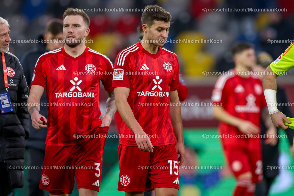 Due20122401121 | 20.12.2024, Fußball, Fortuna Düsseldorf - 1. FC Magdeburg, 2. Bundesliga, Merkur Spiel-Arena, Saison 2024 2025: Enttäuschte Gesichter nach der 2:5 Niederlage der Fortuna - Andre Hoffmann (Fortuna Düsseldorf #3) neben Tim Oberdorf (Fortuna Düsseldorf #15)DFB regulations prohibit any use of photographs as image sequences and or quasi-video.