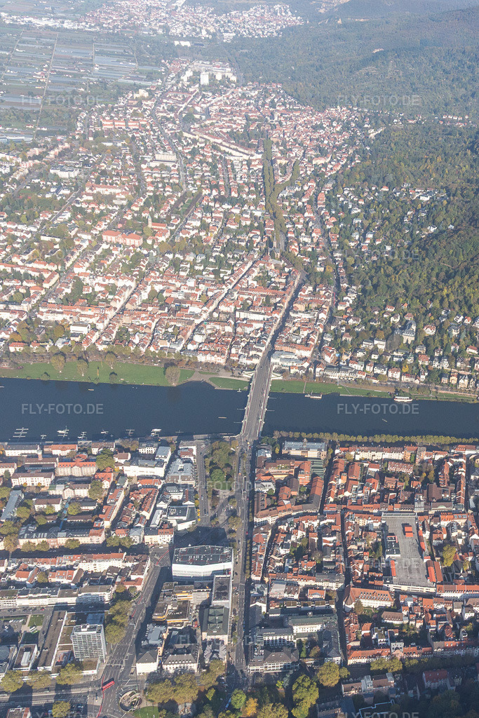 Luftbild: Theodor-Heuss-Brücke für die B3 über den Neckar im Ortsteil Voraltstadt in Heidelberg im Bundesland Baden-Württemberg in Deutschland. Foto: IMG_104202.jpg vom 31.10.2017 durch Werner Riehm/FLY-FOTO.de