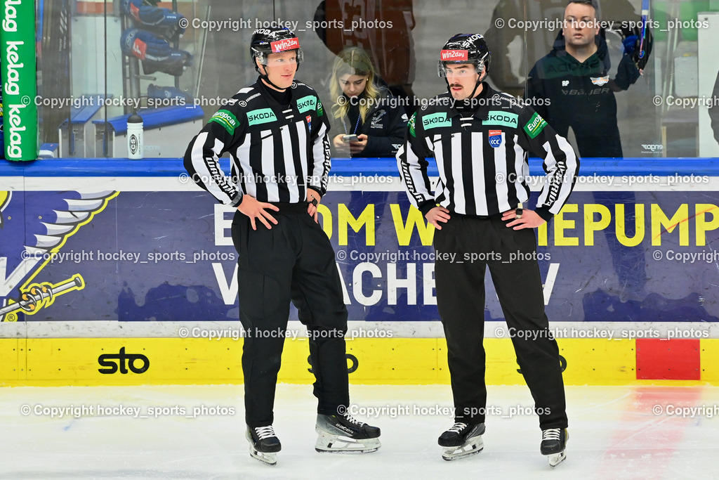 EC IDM WÄRMEPUMPEN VSV vs. Steinbach Black Wings Linz | RIECKEN SIMON Referee, PUFF WOLFGANG Referee, EC IDM WÄRMEPUMPEN VSV vs. Steinbach Black Wings Linz, EC IDM WÄRMEPUMPEN VSV vs. Steinbach Black Wings Linz am 28.11.2025 in Villach (Stadthalle Villach), Austria, (Photo by Bernd Stefan)