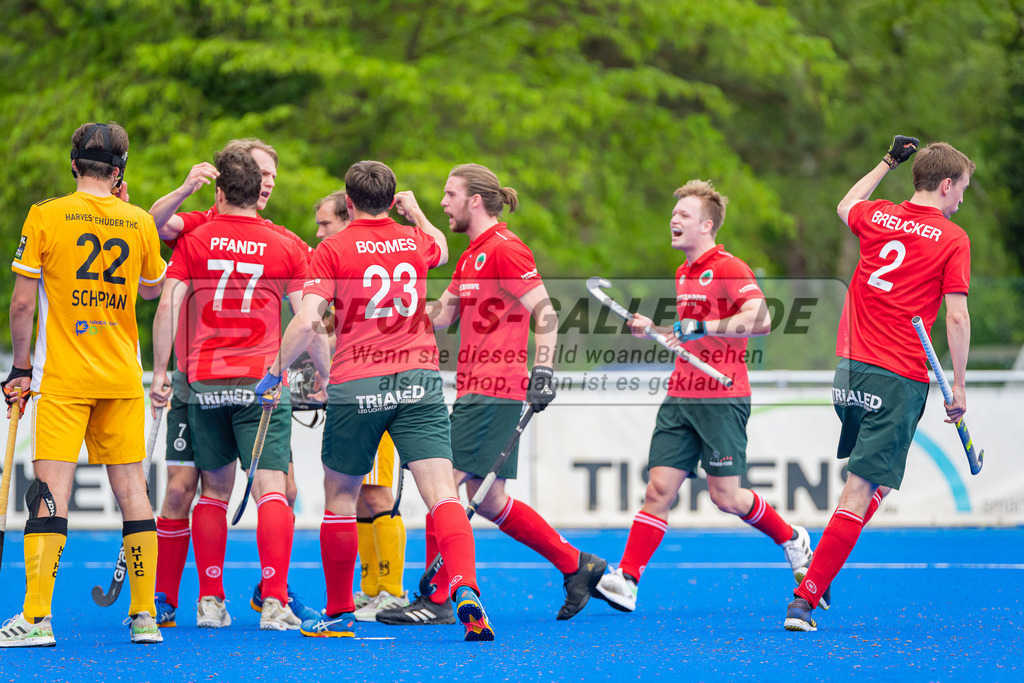 HK_20230507_107978 | 1. Bundesliaga Herren Creefelder HTC - Harvestehuder THC  am 7.5.2023 Crefelder HTC ( CHTC ), Krefeld  , Masi Pfandt ( Crefelder HTC #77 ) , Jansen Phillip ( Crefelder HTC #12 ) , van Laak Max ( Crefelder HTC #5 )