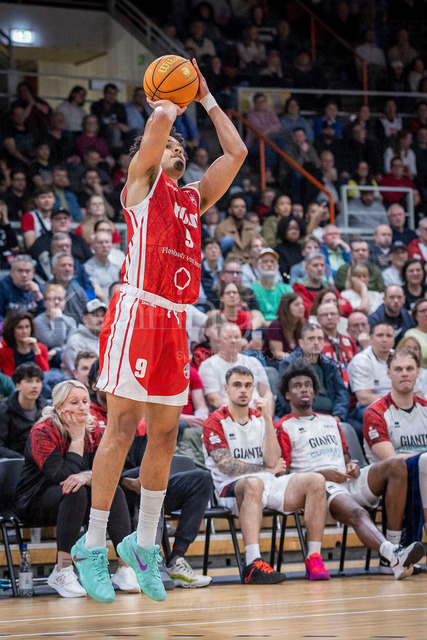 Barmer 2. Basketball Bundesliga ProA: Bayer Giants Leverkusen vs. RheinStars Koeln, 04.04.26 | Leverkusen, 04.04.26 - Maximilian Begue (RheinStars Köln, 9) während des Spiels der Barmer 2. Basketball Bundesliga ProA: Bayer Giants Leverkusen vs. RheinStars Koeln in der Ostermann Arena in Leverkusen.