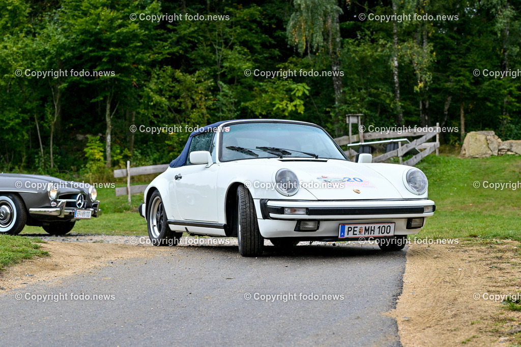 Frauen fuer Frauen_ Charity Oldtimerfahrt_ 04.10.2025-226 | 04.10.2025, Linz, AUT, Oldtimer Charity im Bild Frauen fuer Frauen Oldtimerfahrt, Teilnehmer©Harald Dostal / fodo.media