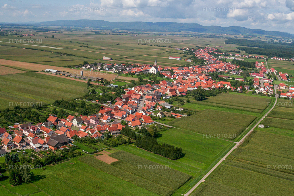 Vue aérienne: Vue de la ville depuis le nord-est à Schleithal dans le département Bas Rhin, France.Photo: IMG_3568.jpg prise le 31/08/2006 par Werner Riehm/FLY-FOTO.euRésolution de l'original: 3456 x 2304 px