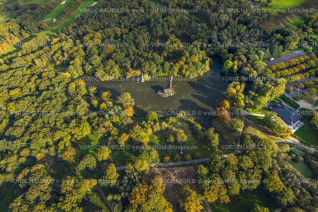 Isselburg241010281 | Luftbild, Schweizer Häuschen im Wasser mit Steg im Biotop Wildpark Anholter Schweiz, umgeben von herbstlichen Bäumen, Vehlingen, Isselburg, Niederrhein, Nordrhein-Westfalen, Deutschland