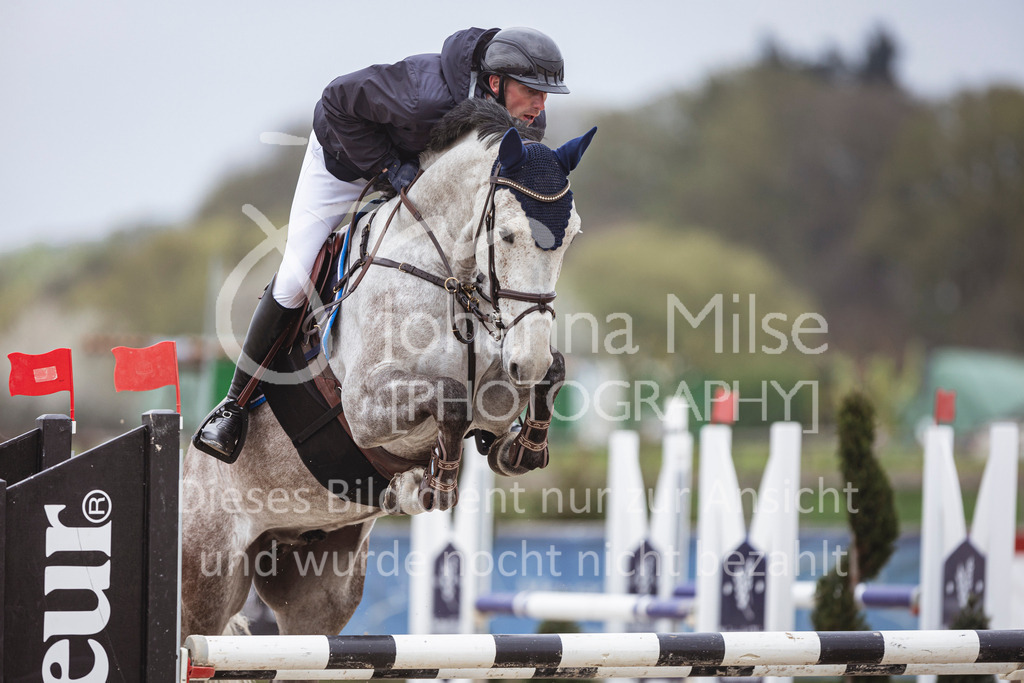 250417_Springpferde-L1-202 | Deine schönsten Turniermomente als professionelle Fotos! Entdecke hochwertige Pferdesport-Fotografie im Online-Shop. Jetzt Fotos finden & bestellen!