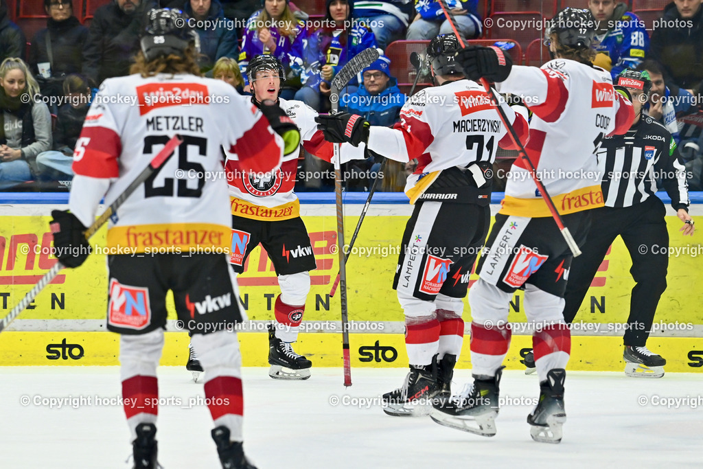 EC IDM Wärmepumpen VSV vs. Pioneers Vorarlberg | Jubel Pioneers Vorarlberg Mannschaft, #25 Metzler Julian PIONEERS VORARLBERG, #17 Cooper Oliver PIONEERS VORARLBERG, #71 Macierzynski Kevin PIONEERS VORARLBERG, #12 Passolt Joshua PIONEERS VORARLBERG, EC IDM Wärmepumpen VSV vs. Pioneers Vorarlberg, EC IDM Wärmepumpen VSV vs. Pioneers Vorarlberg am 14.12.2024 in Villach (Stadthalle Villach), Austria, (Photo by Bernd Stefan)