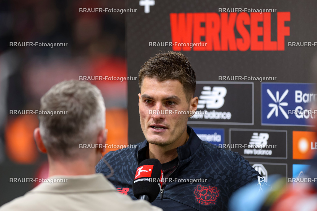 Bayer 04 Leverkusen vs Eintracht Frankfurt - Bundesliga  | Leverkusen, Deutschland, 12.09.25:   Patrick Schick (Bayer 04 Leverkusen) im Interview waehrend des Spiels der Bundesliga zwischen  Bayer 04 Leverkusen vs Eintracht Frankfurt in der BayArena(Foto von Brauer-Fotoagentur / Adrian Schlueter)