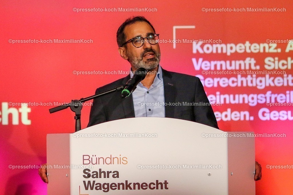 Wup06022501105 | 06.02.2025, Wahlkampfveranstaltung Bündnis Sahra Wagenknecht - Der Politiker Amid Rabieh (Stellvertretender Parteivorsitzender BSW)  bei seiner Rede in der Alten Papierfabrik in Wuppertal. 