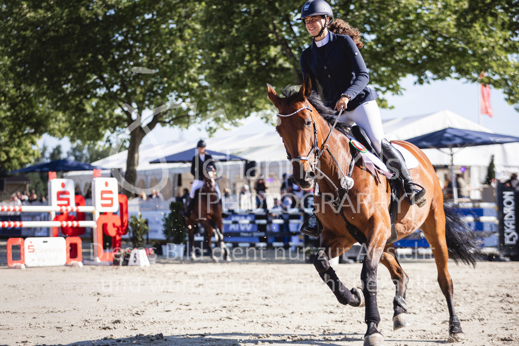 240714_BHO_M1-Spr-151 | Deine schönsten Turniermomente als professionelle Fotos! Entdecke hochwertige Pferdesport-Fotografie im Online-Shop. Jetzt Fotos finden & bestellen!