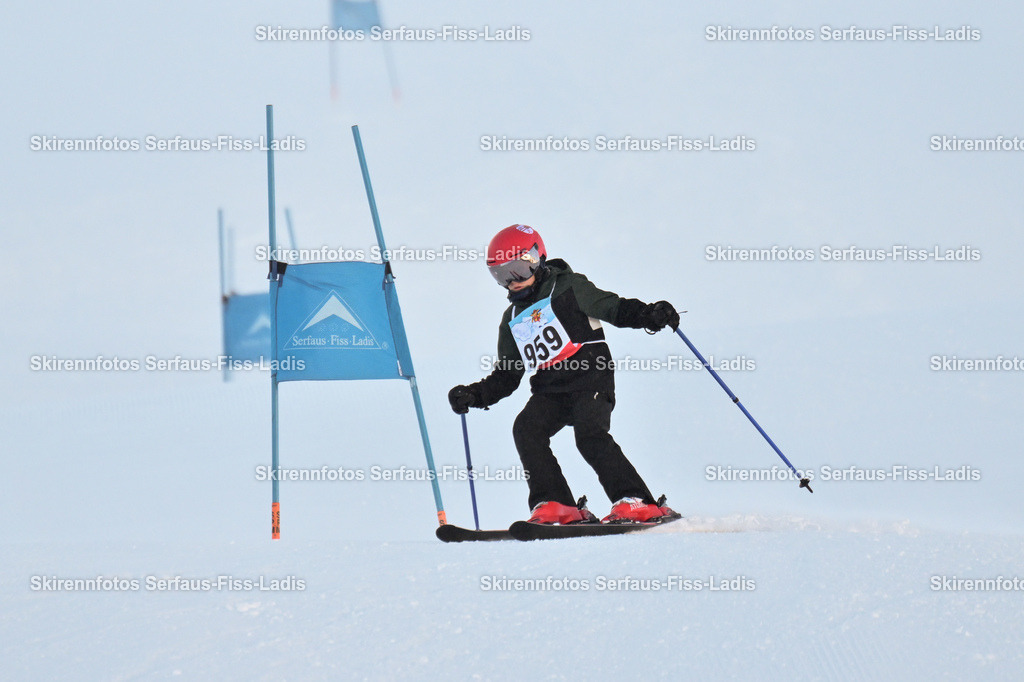 SRF_25.12.2025_0048 | Skirennfotos,Serfaus,Fiss,Ladis,Kinderskirennen,Winter,Tirol,Oberland,skirace,SFL,feelfree,weil wir's genießen,ski,Ski,skifahren,Sonnenplateau, - Realisiert mit Pictrs.com