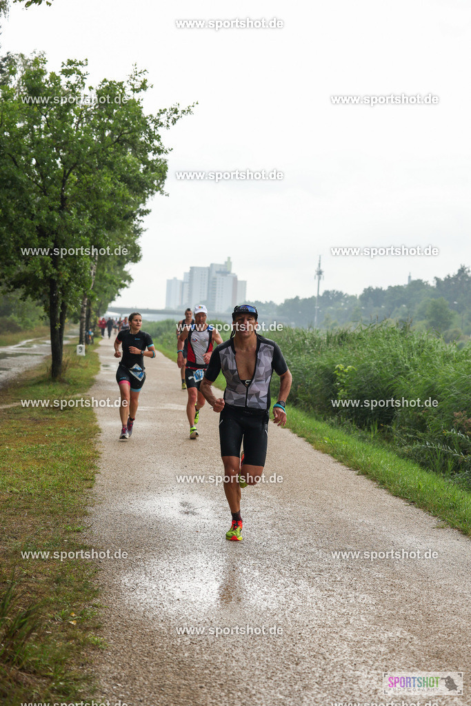 LUR_1110 | 34. M-net Erlanger Triathlon 2025 #erlangertriathlon  #mnettriathlon2025 #mnettriathlon #team #olympischedistanz #mitteldistanz #triathlon #maindonaukanal  #erlangertriathlon2025 #yourpictrs #tv1848 #tv1848erlangen  #triathlonbayern #sportinerlangen #demsportverbunden #sportshot_your_pictrs Copyright: www.sportshot.de