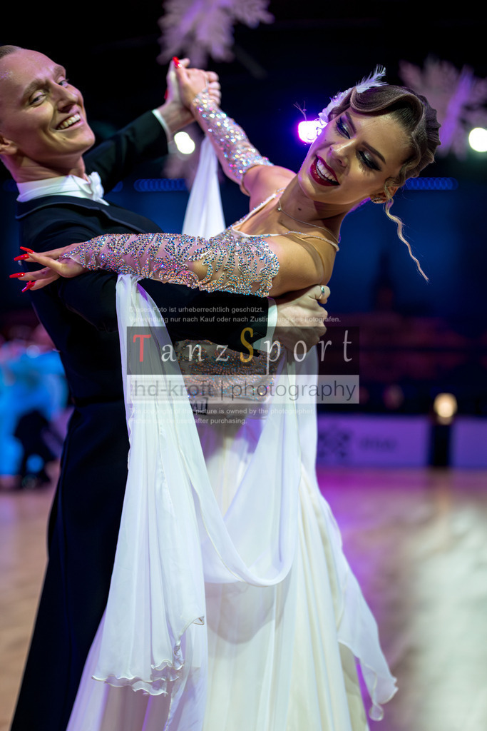 20251214_Baltic-Trophy_2913-2 | Tanzsportbilder, Standardtanz, Lateintanz, WDSF, DTV, LTVB, dancecomp, goc, hessen tanzt, blaues band der spree, walzer, tango, wiener walzer, slowfox, quickstepp, samba, rumba, cha-cha-cha, paso doble. jive, hd-kroft photography, turniertanzsport