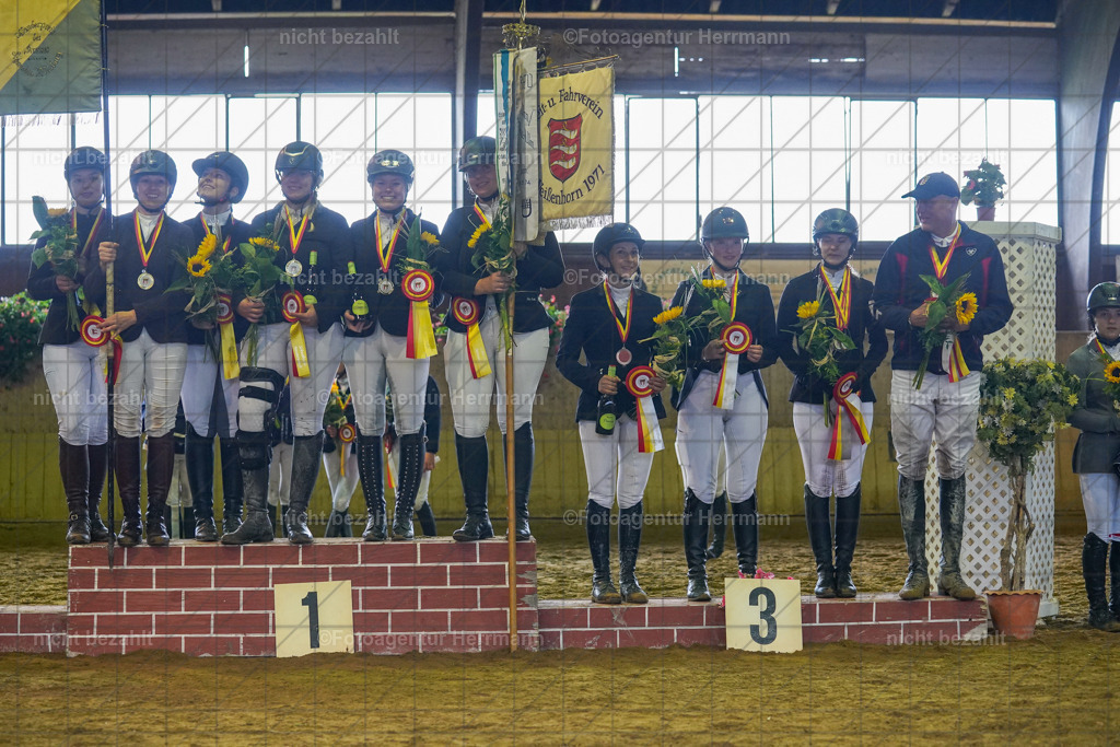 20221002-FAH09678 | Obberbayerische Meisterschaften Vielseitigkeit 2022, Schwäbische Meisterschaften Vielseitigkeit 2022, Mertingen, Schwaben, Bayern, Geländeturnier, Buschreiter, Turnierfotografen Bayern, Fotoagentur Herrmann,  Bayerische Meisterschaften VS Jun. / JR / Pony:, Turnierbilder, Pferdebilder, Turnierfotos, Pferdesortfotografie, Reitsportfotograf, Pferdeshooting