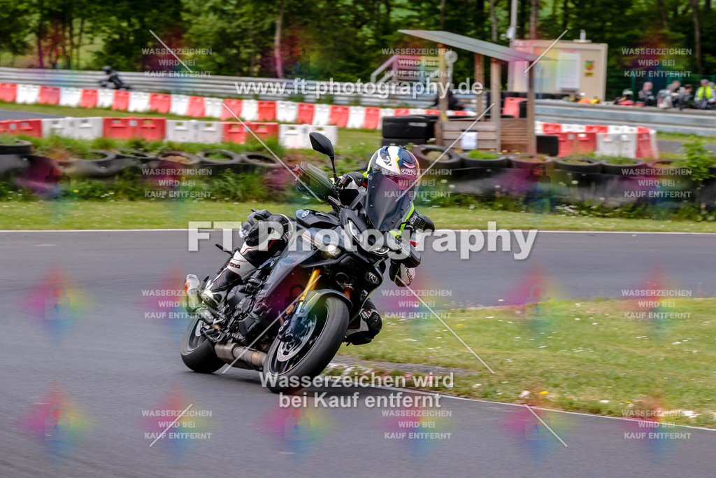 MotoTeamVBK-20893 | Hier findet Ihr Bilder von Touristenfahrten auf der Nürburgring Nordschleife oder von anderen Veranstaltungen die ich besucht habe. Viel Spass beim Durch Schauen 
