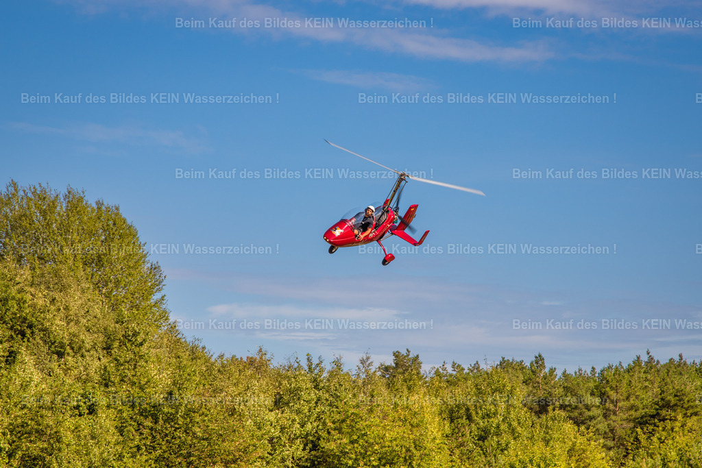 Gyrokopter-7125 | Gyrokopter, aus diesem entstehen die Luftbilder, der Pilot - Realisiert mit Pictrs.com