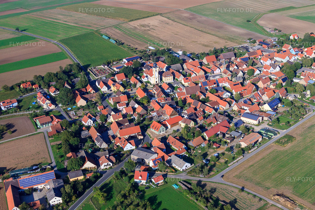 Luftbild: Ortsansicht von Süden im Ortsteil Dornheim in Iphofen im Bundesland Bayern in Deutschland. Foto: IMG_45693-1740.jpg vom 25.09.2011 durch Werner Riehm/FLY-FOTO.deAuflösung des Originals: 4614 x 3076 px
