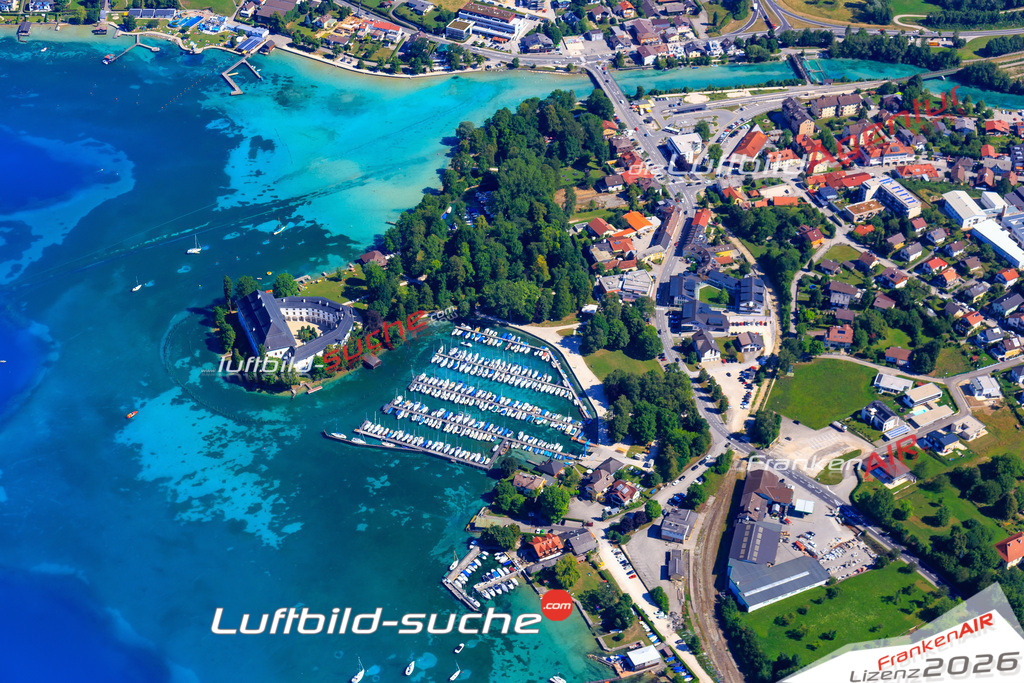 Die Luftaufnahme Attersee - Seewalchen wurde 2017 mittels Flugzeug (keine Drohne) erstellt. Perfekte Schärfe und Druck- Auflösung- Garantiert!